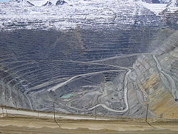 250px-Bingham_Canyon_April_2005