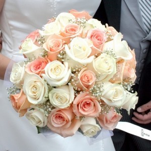 bridal-peaches-and-cream-bouquet