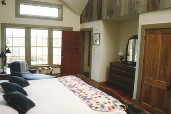 CDATA[A guest room you needs to be a room that your guests can feel is their own. They don’t’ want to feel like free loaders but rather people staying at a resort. With some simple steps you can achieve this.
![guest room2