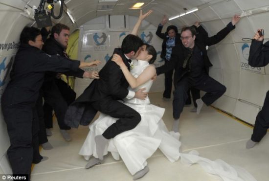zero-gravity-wedding-3_A9YWT_48.jpg